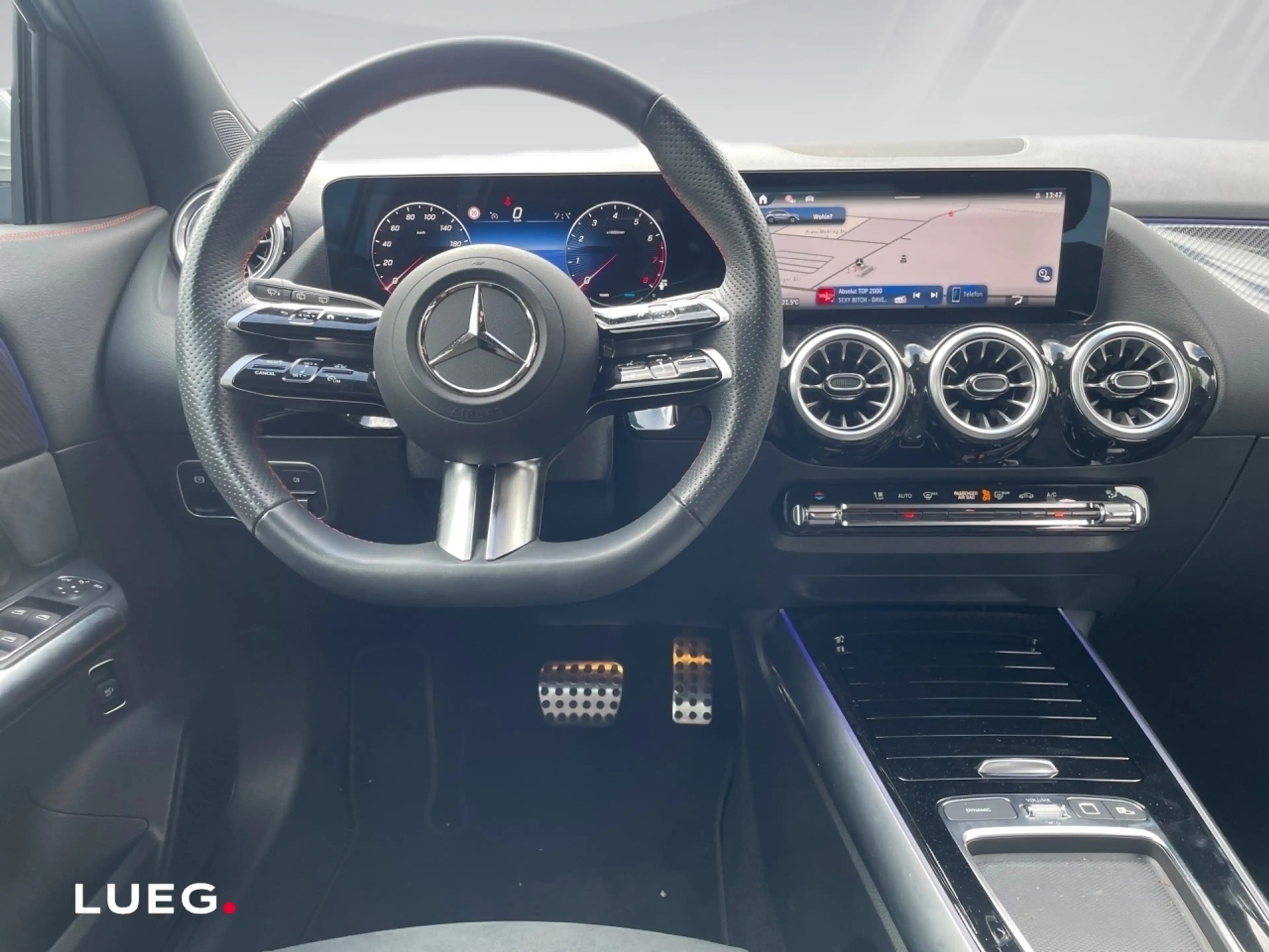 Mercedes-Benz GLA 200 AMG+RÜCKFK+LENKRHZ+KEYLESS+LED+AMBIENTE — photo 11