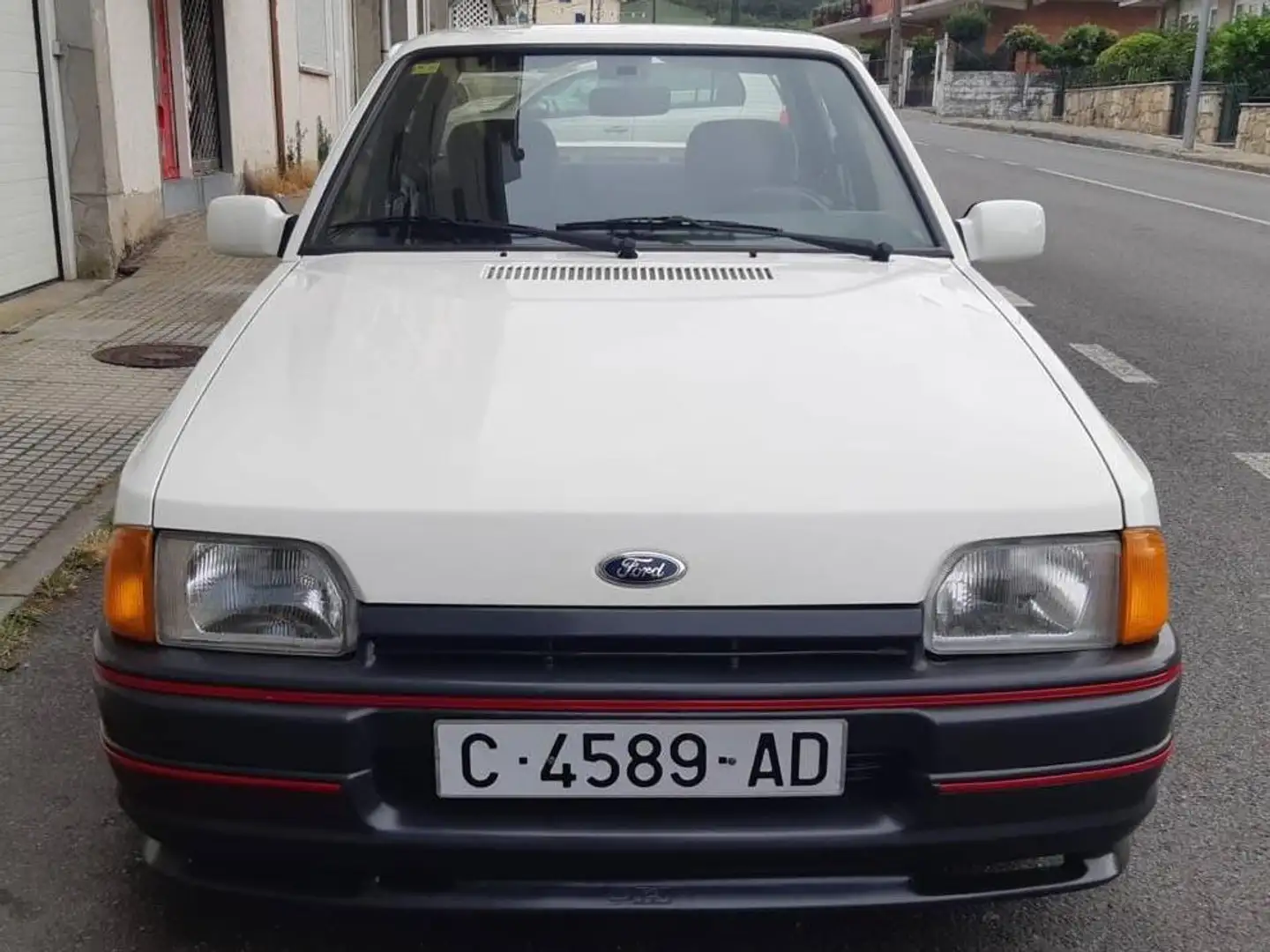 Ford Orion Orion 1.6 Ghia Ghia Weiß - 2