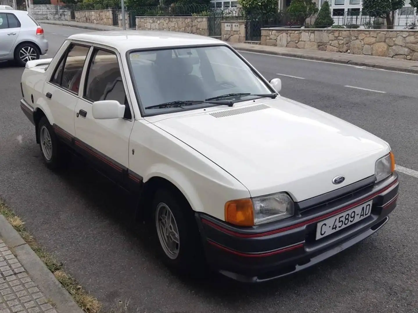 Ford Orion Orion 1.6 Ghia Ghia Weiß - 1