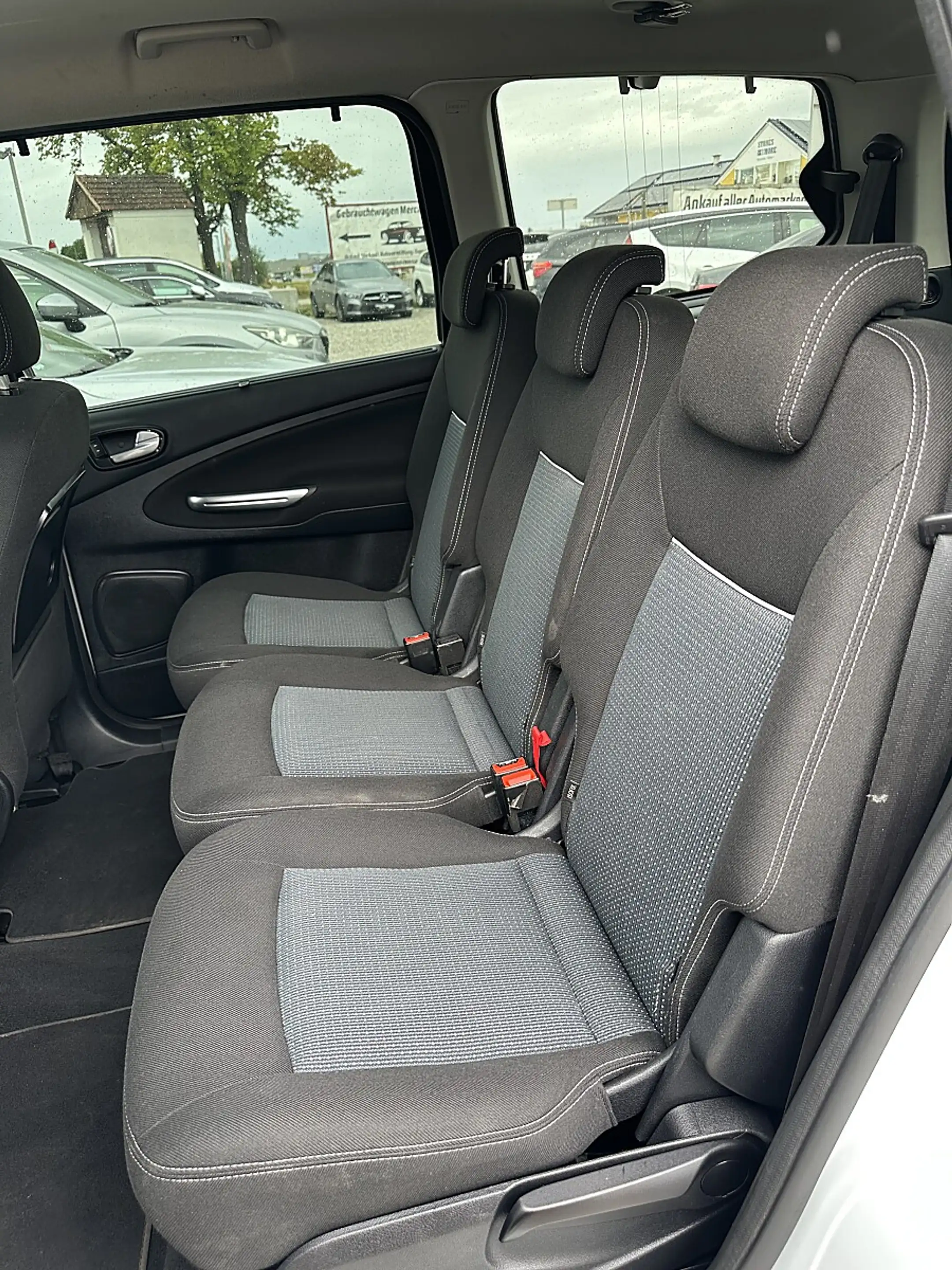 Ford Galaxy Business Plus 2,0 TDCi 7 - SITZE — photo 13
