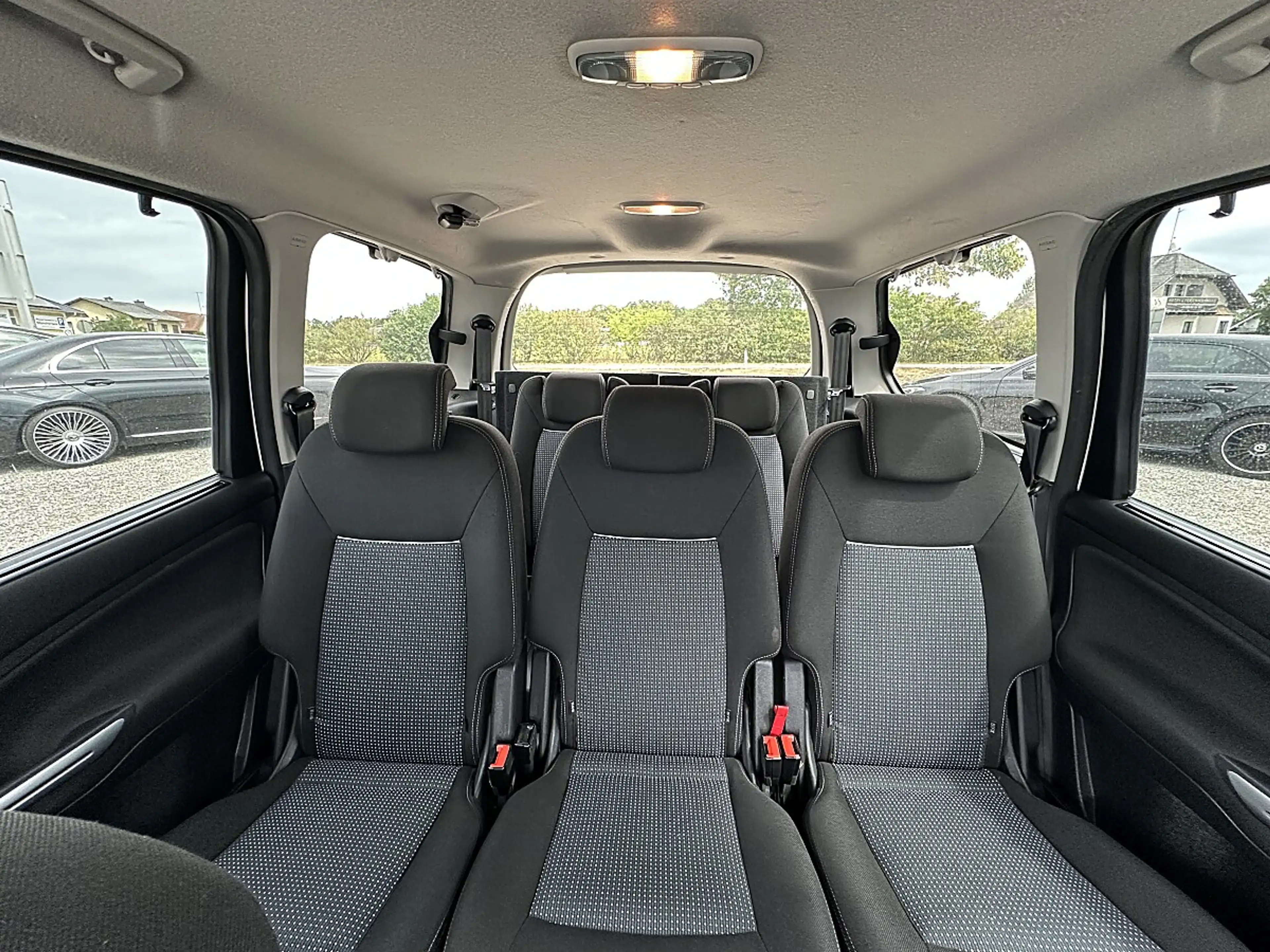 Ford Galaxy Business Plus 2,0 TDCi 7 - SITZE — photo 12