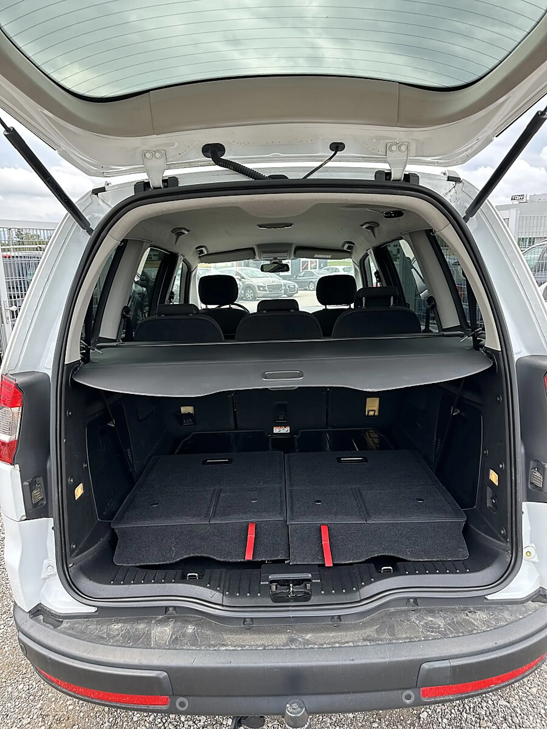 Ford Galaxy Business Plus 2,0 TDCi 7 - SITZE — photo 10