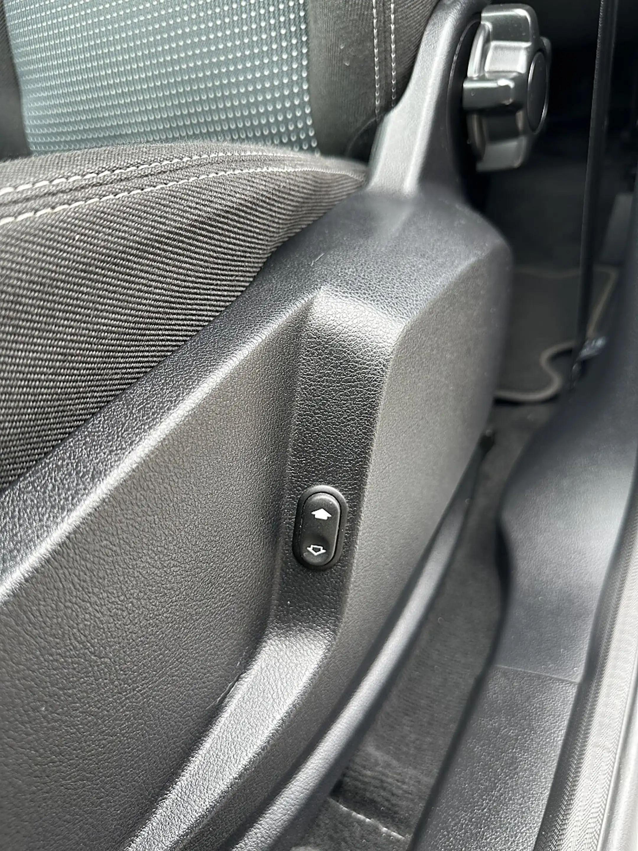 Ford Galaxy Business Plus 2,0 TDCi 7 - SITZE — photo 14