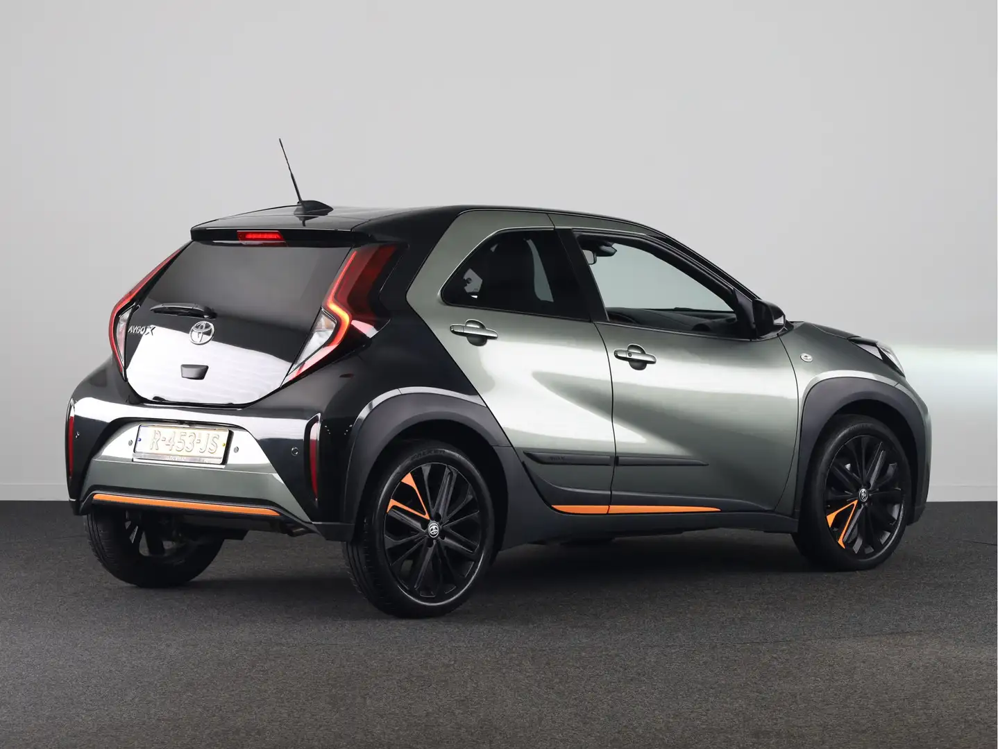 Toyota Aygo X 1.0 VVT-i S-CVT Limited | NL-Auto | Parkeersensore Groen - 2