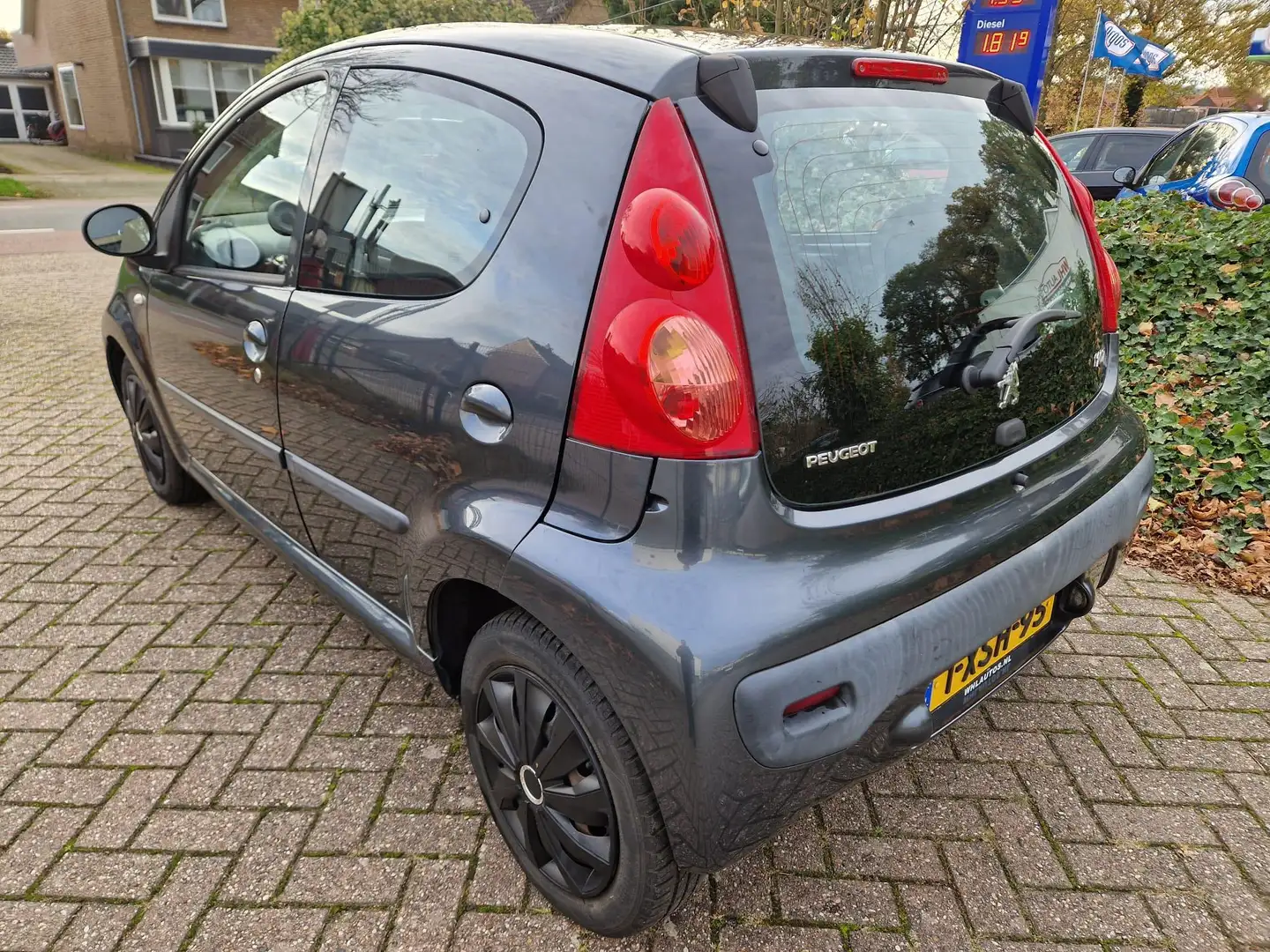 Peugeot 107 1.0-12V Urban Move Gris - 2