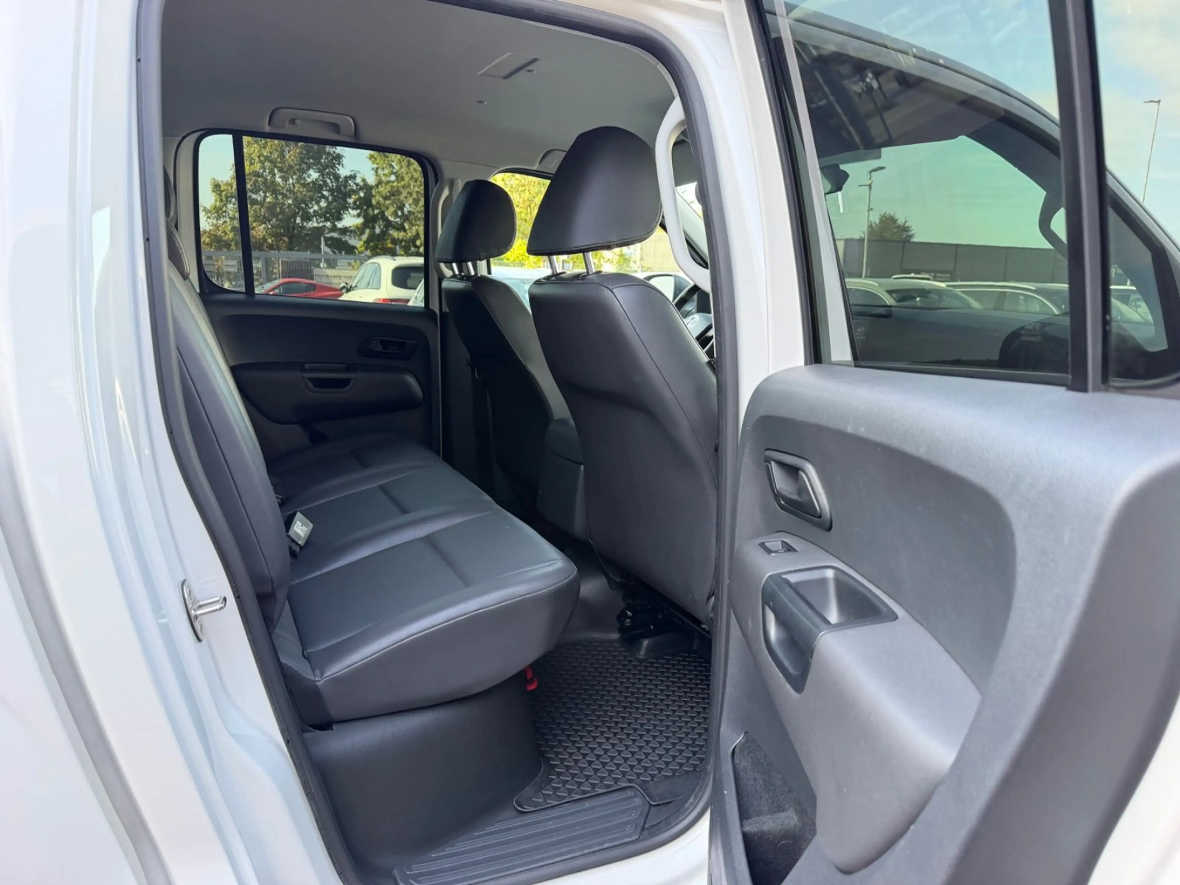 Volkswagen Amarok Trendline DoubleCab V6*2.Hand *Leder *AHK — photo 9