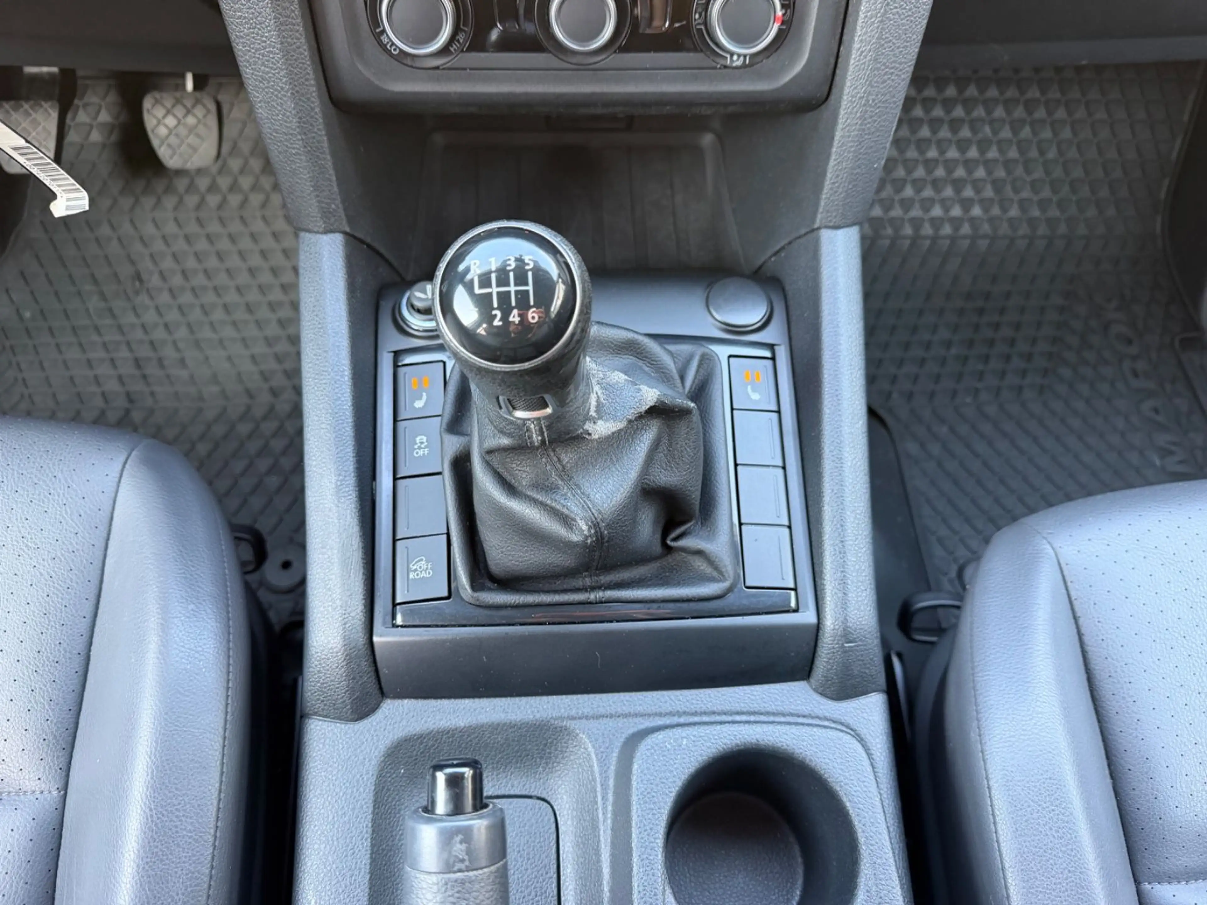 Volkswagen Amarok Trendline DoubleCab V6*2.Hand *Leder *AHK — photo 13