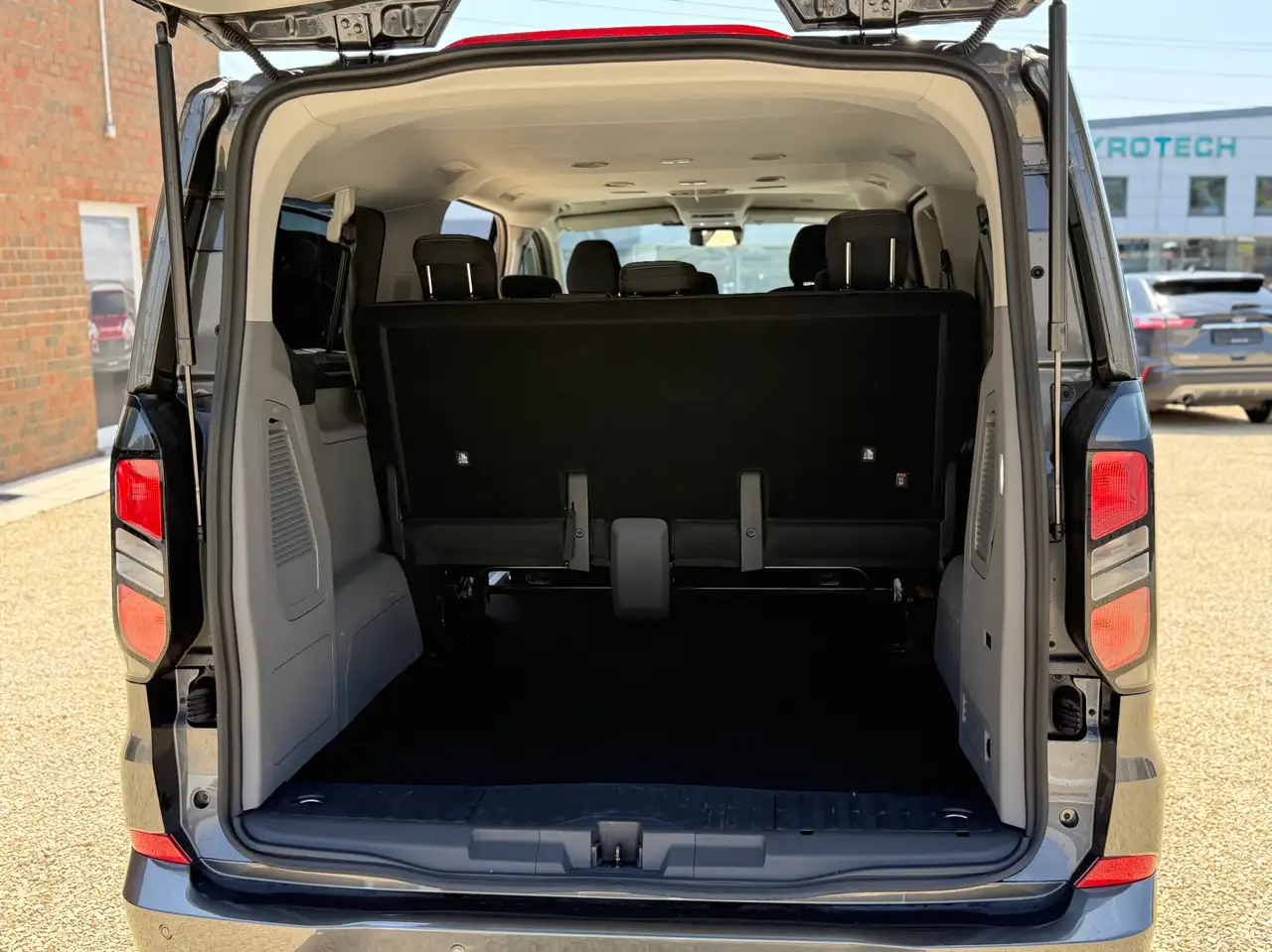 Ford Tourneo Custom 2026 — фото 7