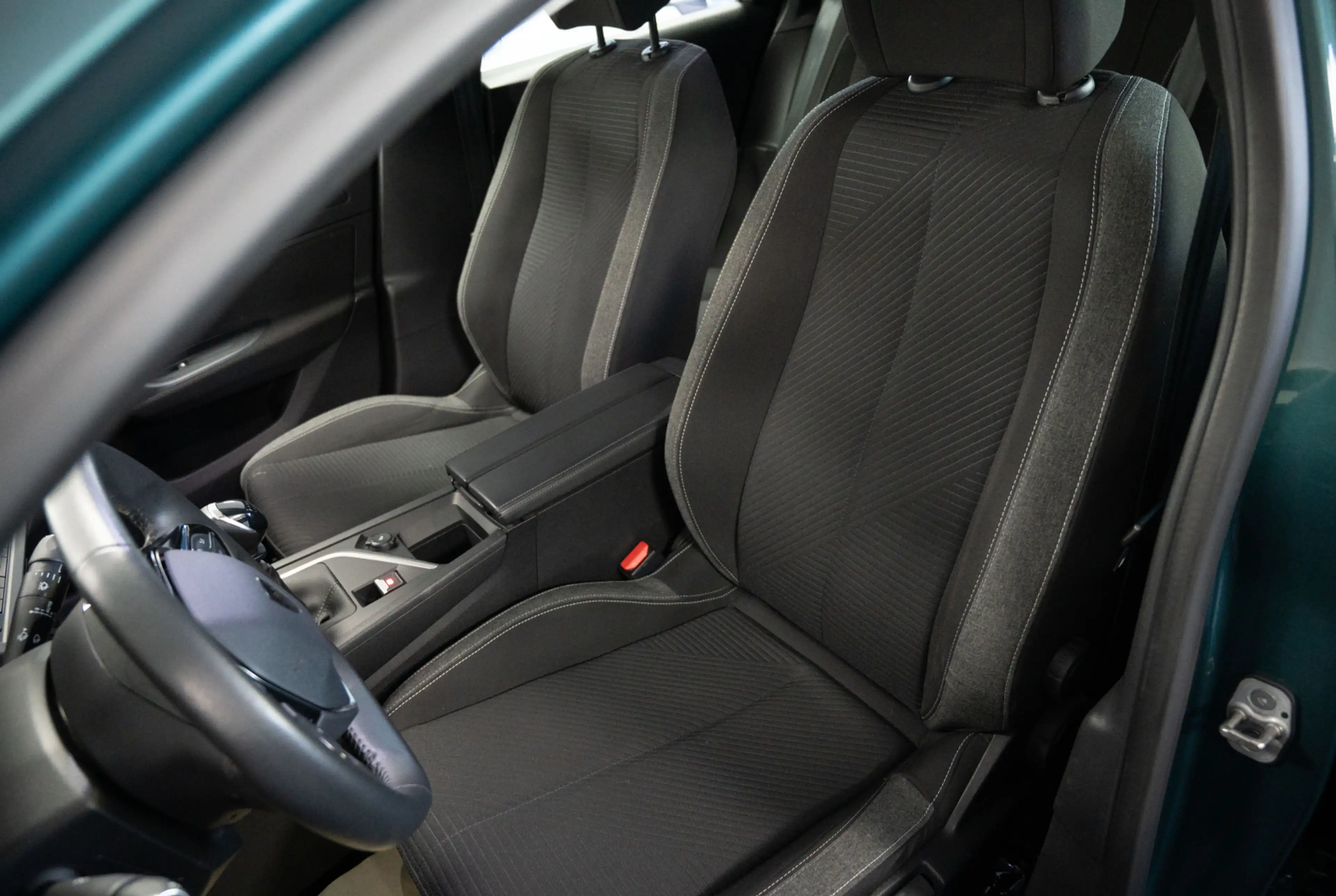 Peugeot 308 SW Active Pack 1.2 PureTech 130 *MIRRORSCREEN*DAB*SHZ* — photo 6