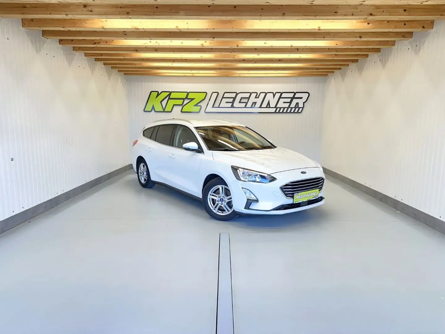 Ford Focus Turnier 1.5 EcoBl. "AHK*NAVI*R-KAM*CARPLAY" Weiß - 1