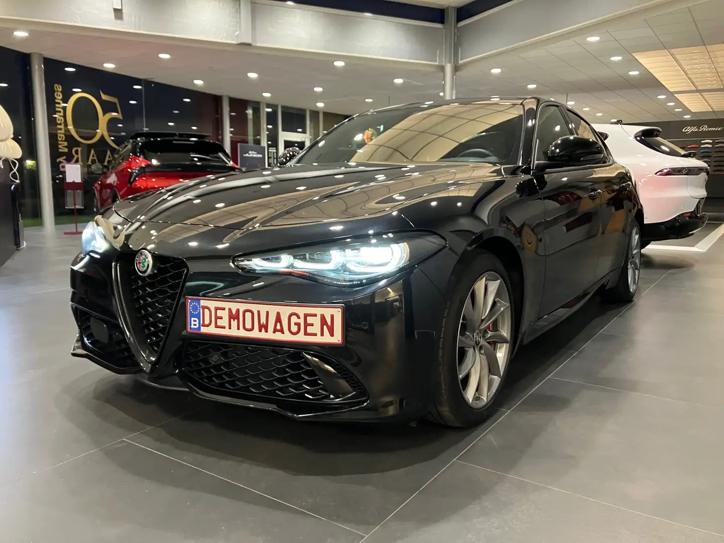 Alfa Romeo Giulia SPRINT 160 PK | OPEN DAK + SPORTZETELS | GARANTIE Zwart - 2