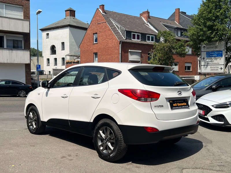 Hyundai iX35 FIFA World Cup Edition 2WD*Tüv*Inspektion* — photo 11