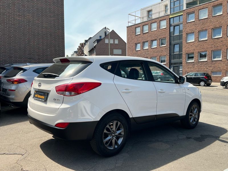 Hyundai iX35 FIFA World Cup Edition 2WD*Tüv*Inspektion* — photo 9