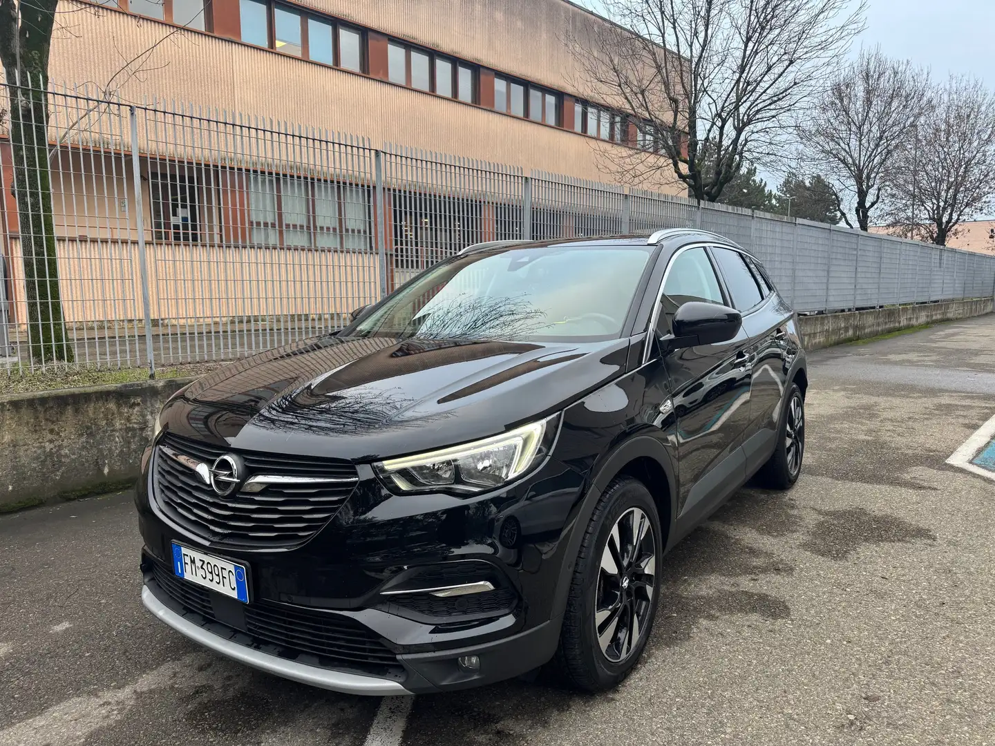 Opel Grandland X 1.6 T.diesel Ecotec 120CV Ultimate NAVI Schwarz - 1