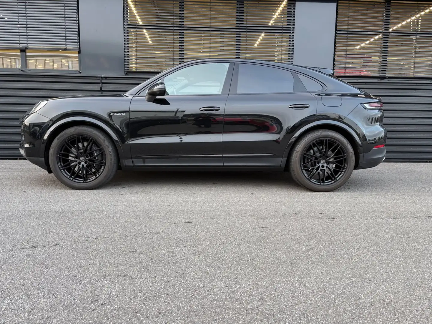 Porsche Cayenne Coupe E-Hybrid-BOSE-LUFT-PANO-PAS-21'' Schwarz - 1
