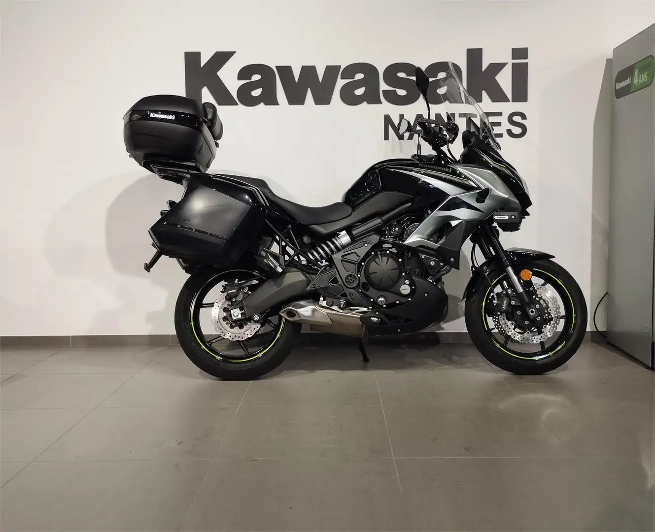 Kawasaki Versys 650 Negro - 2