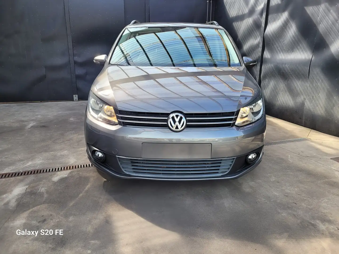 Volkswagen Touran Gris - 1