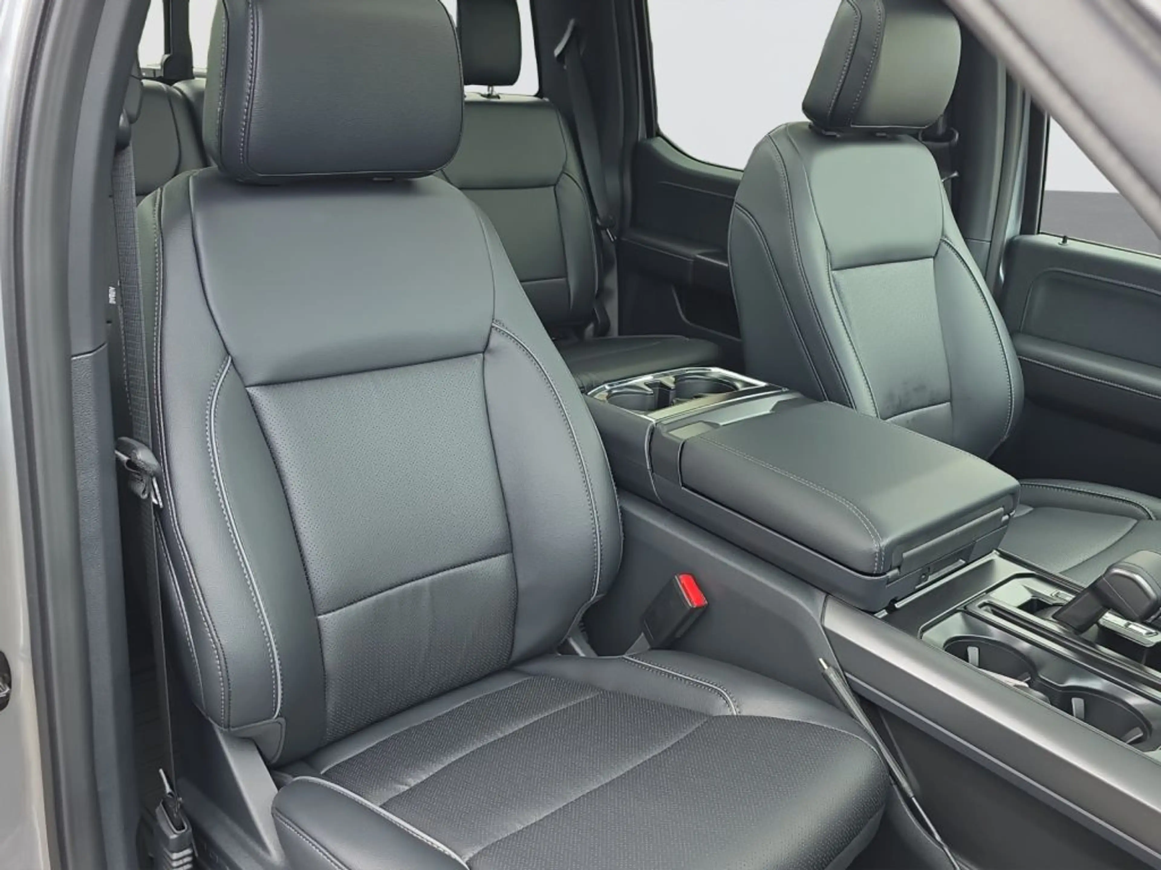 Ford F 150 5.0L V8 Black Edition Lariat MY 2026 — photo 12