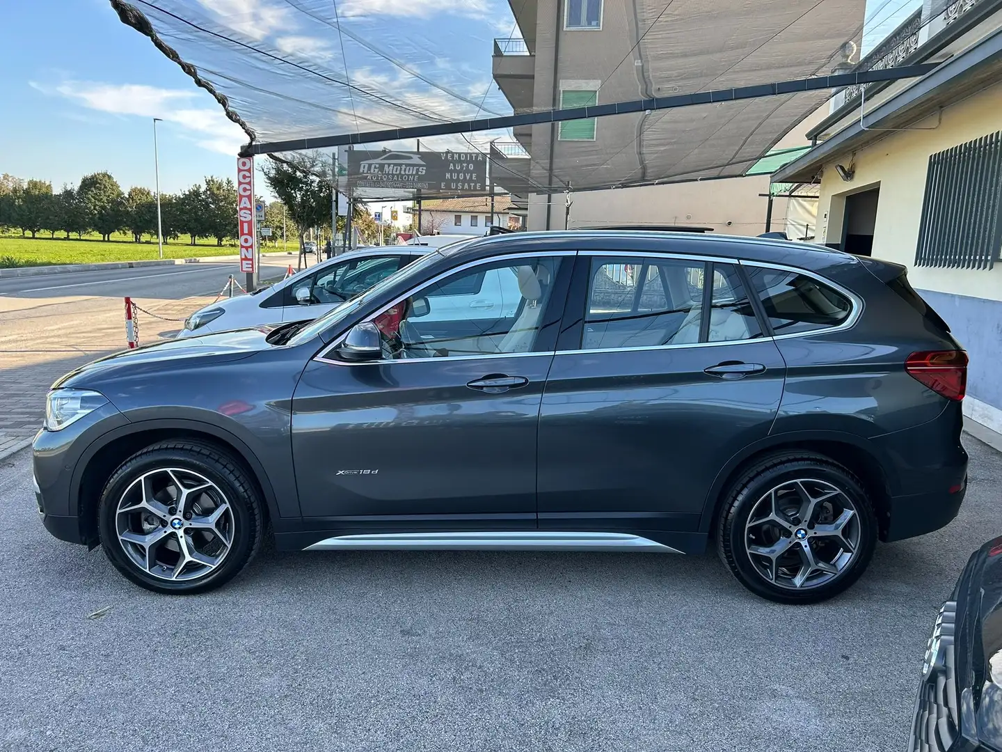 BMW X1 18D XDrive 150CV XLine - TETTO PANORAMA Grigio - 2