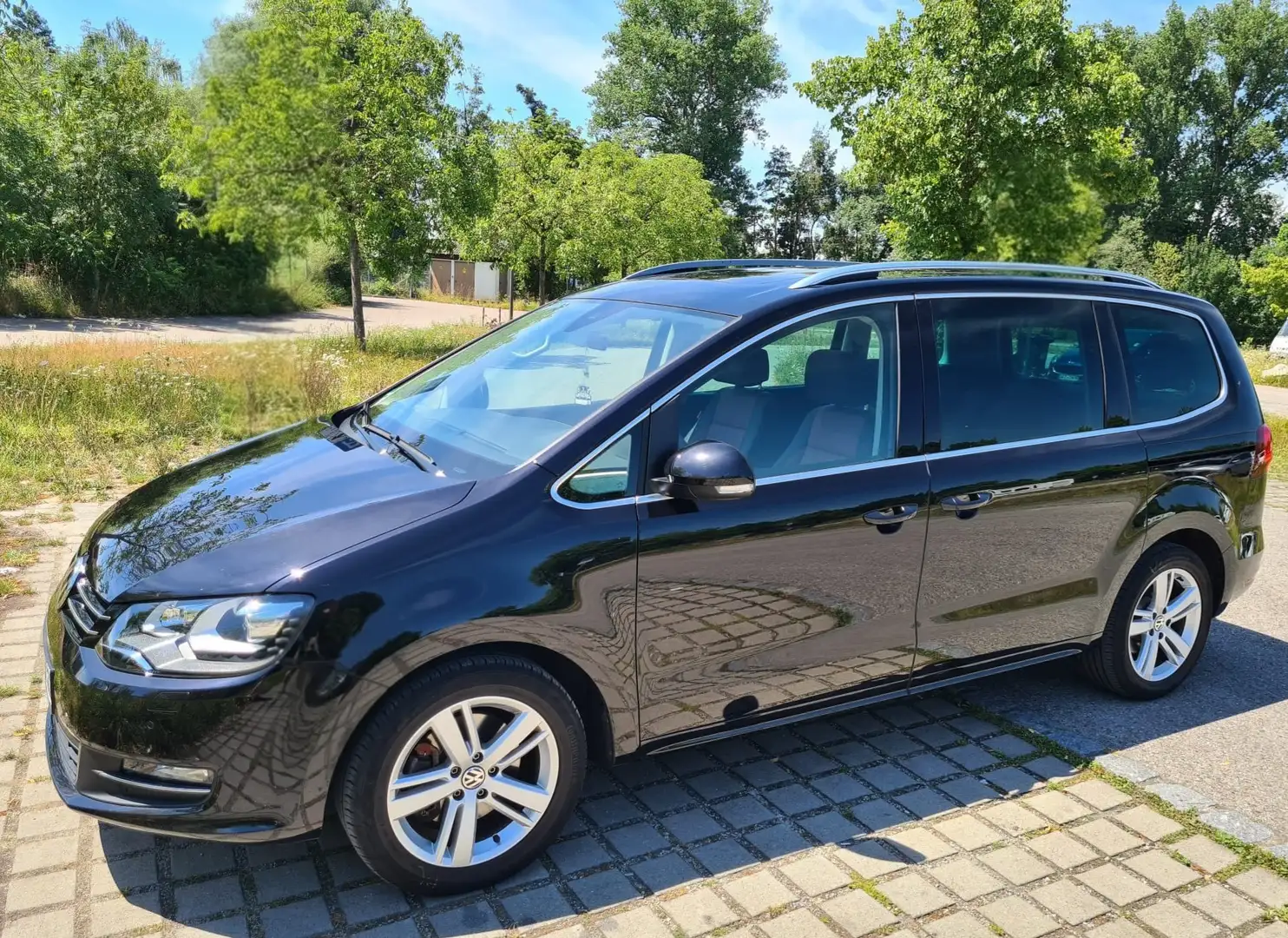 Volkswagen Sharan 2.0 TSI DSG Highline (220 PS) Benzin 7P Černá - 1