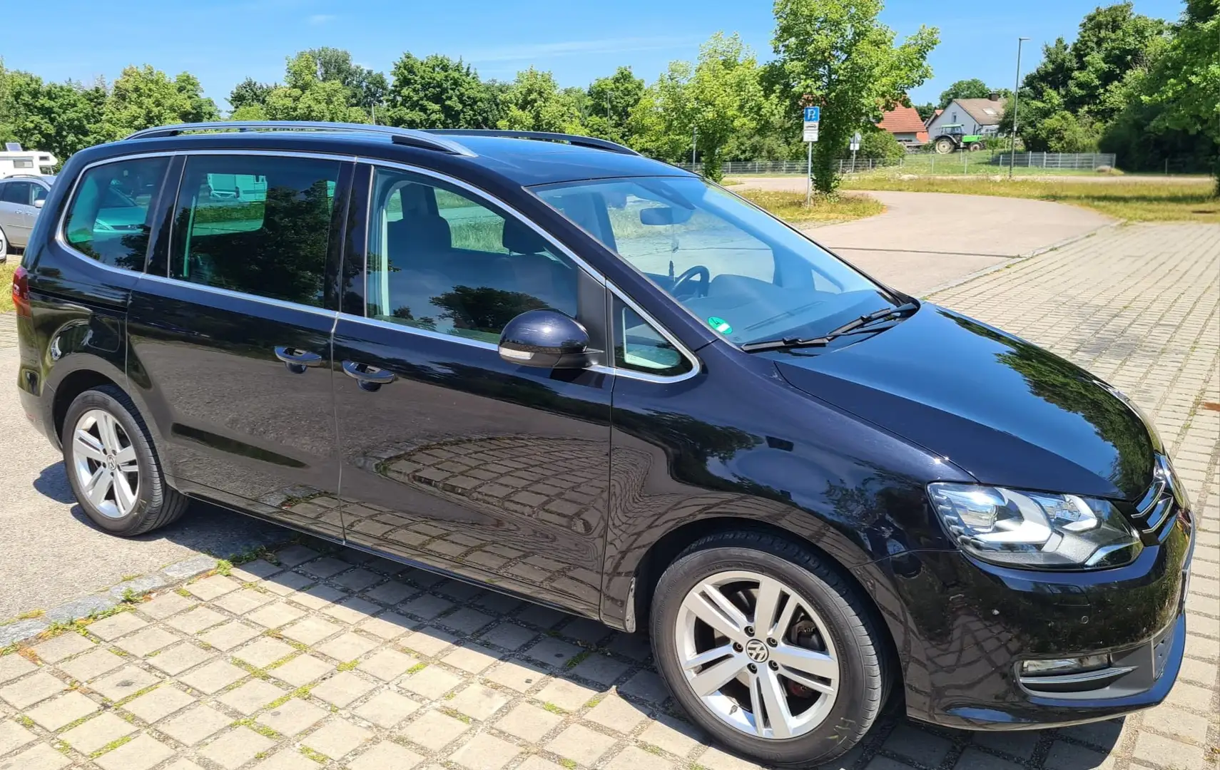 Volkswagen Sharan 2.0 TSI DSG Highline (220 PS) Benzin 7P Černá - 2