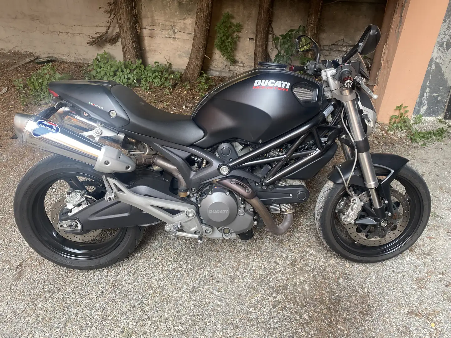 Ducati Monster 696 - 1
