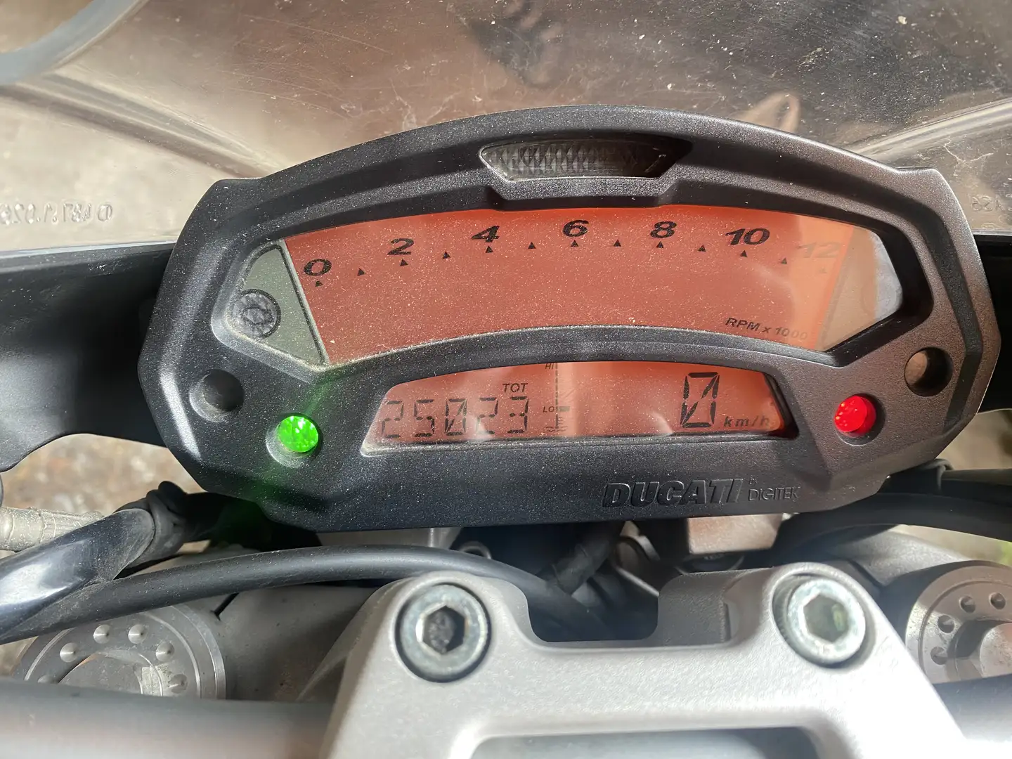 Ducati Monster 696 - 2