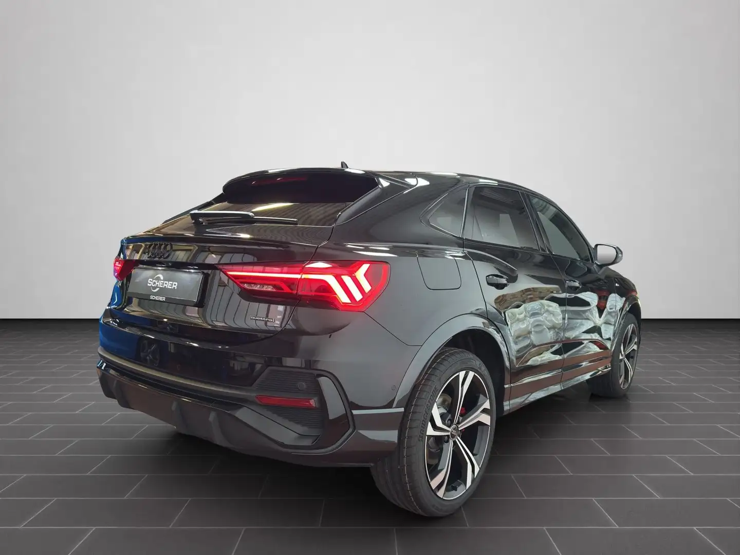 Audi Q3 S line 40 TDI quattro 142(193) kW(P Schwarz - 2