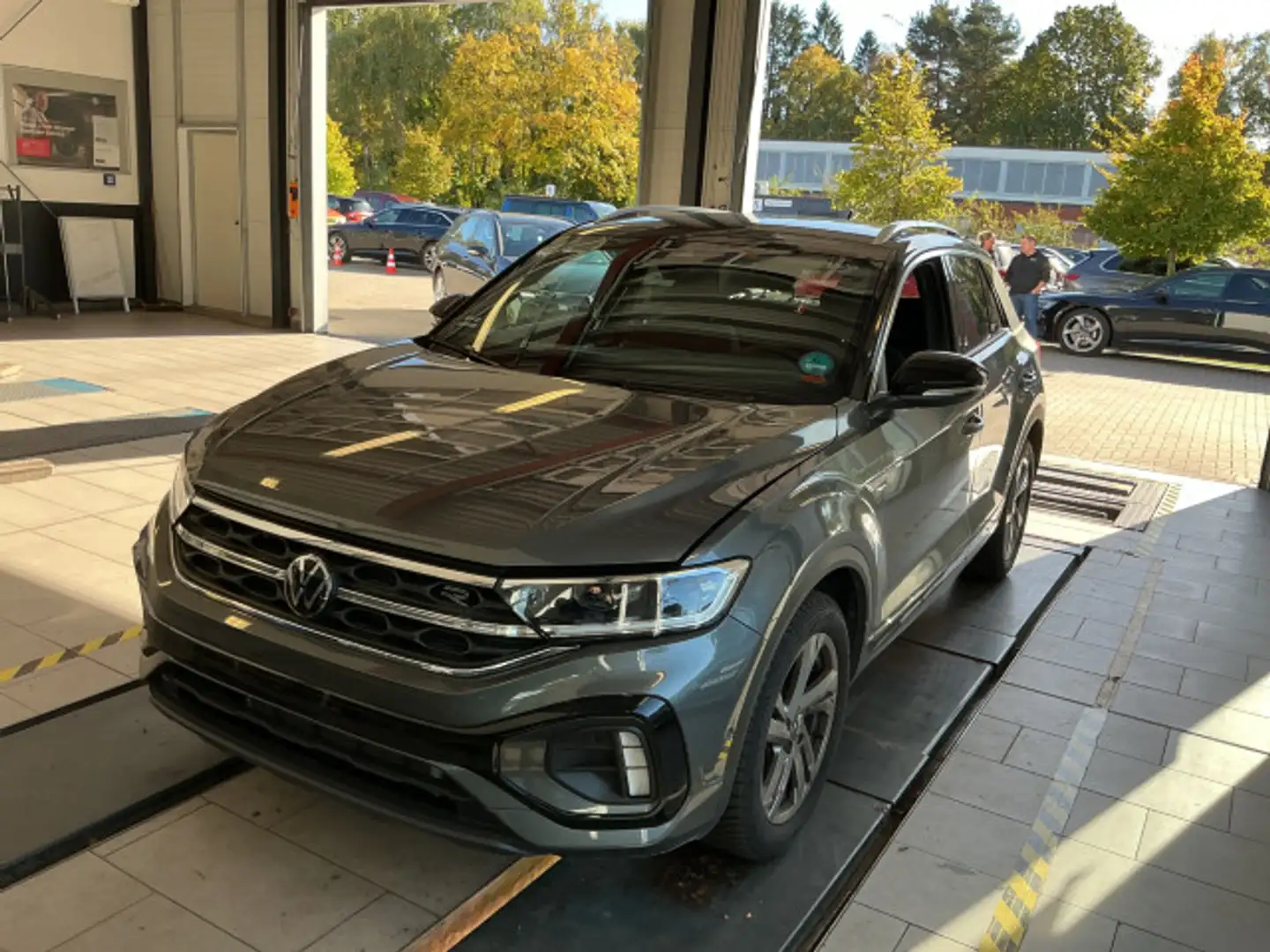 Volkswagen T-Roc 1.5 TSI R-Line DSG AHK Nav ACC CarPlay Cam Grau - 2