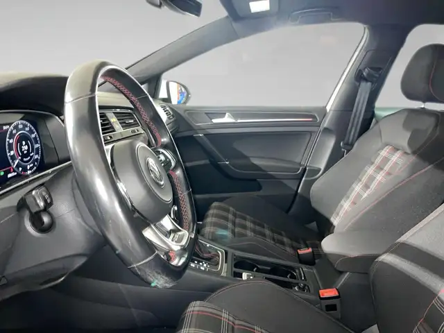 Volkswagen Golf view 4