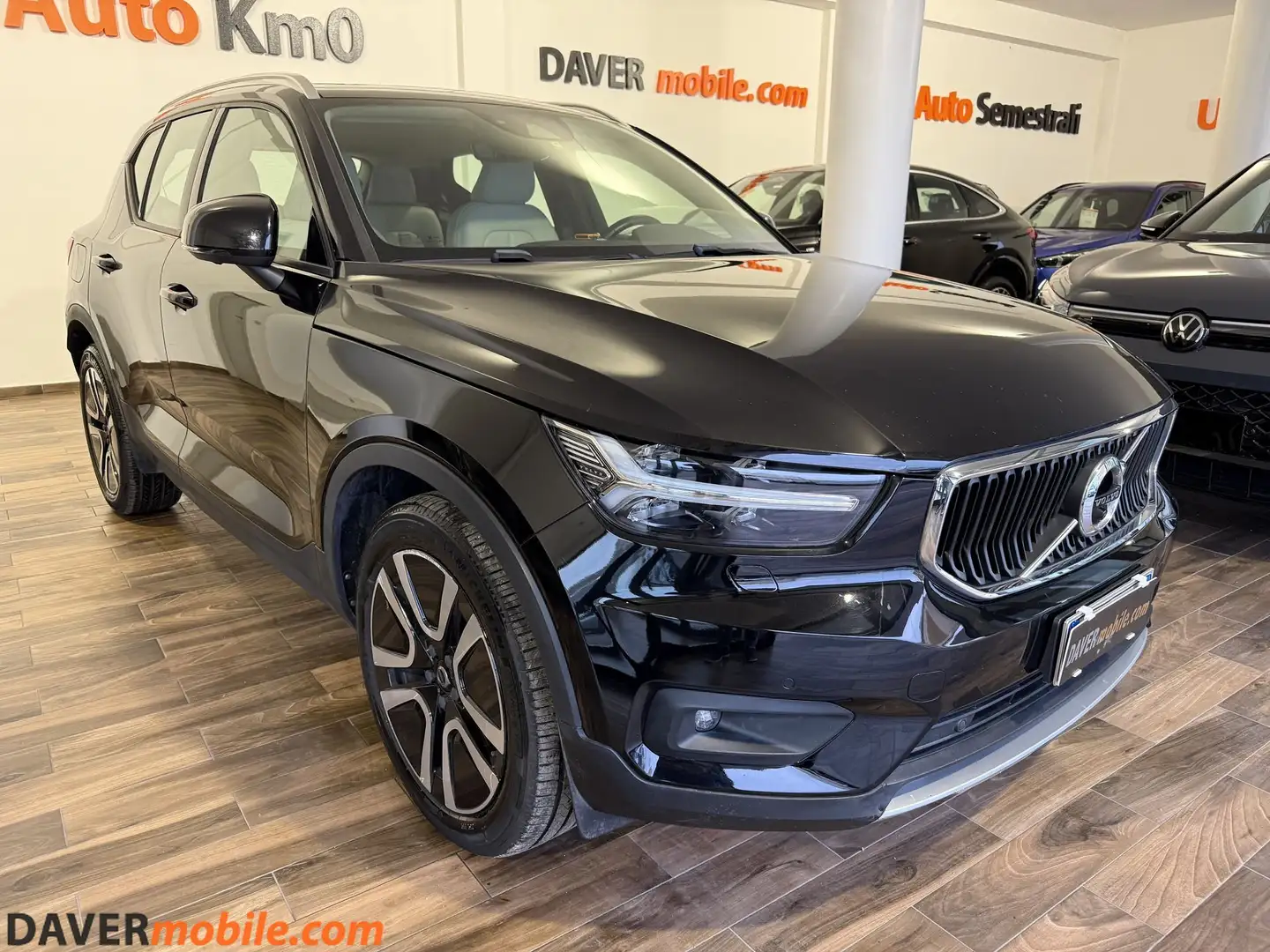 Volvo XC40 XC40 D3 AWD Geartronic Momentum Noir - 1