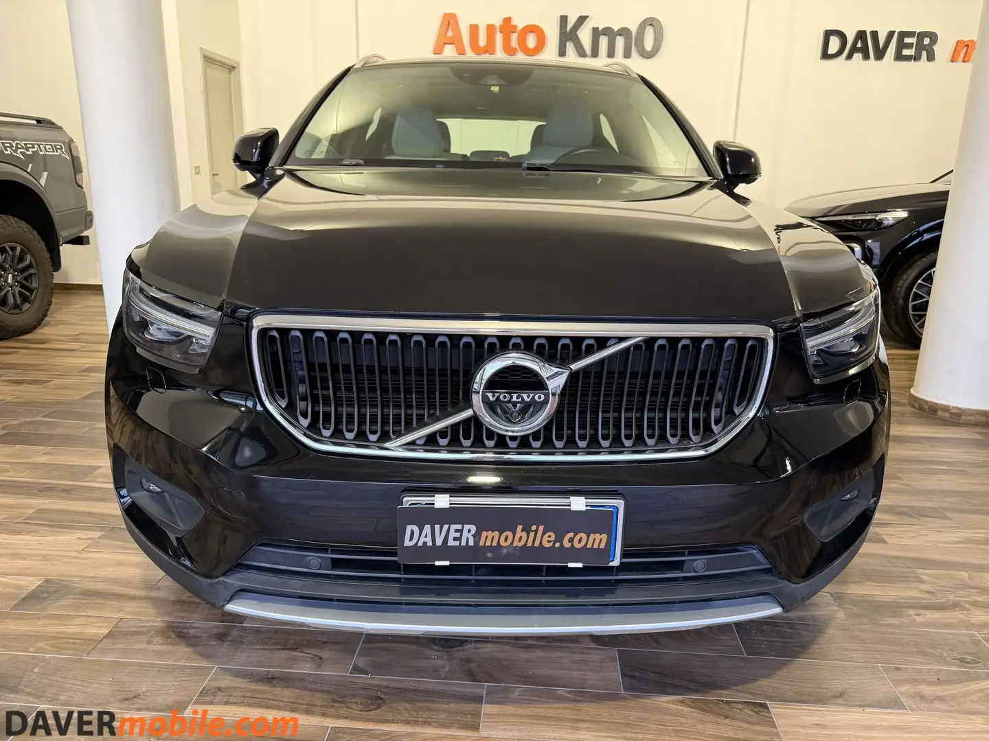 Volvo XC40 XC40 D3 AWD Geartronic Momentum Noir - 2
