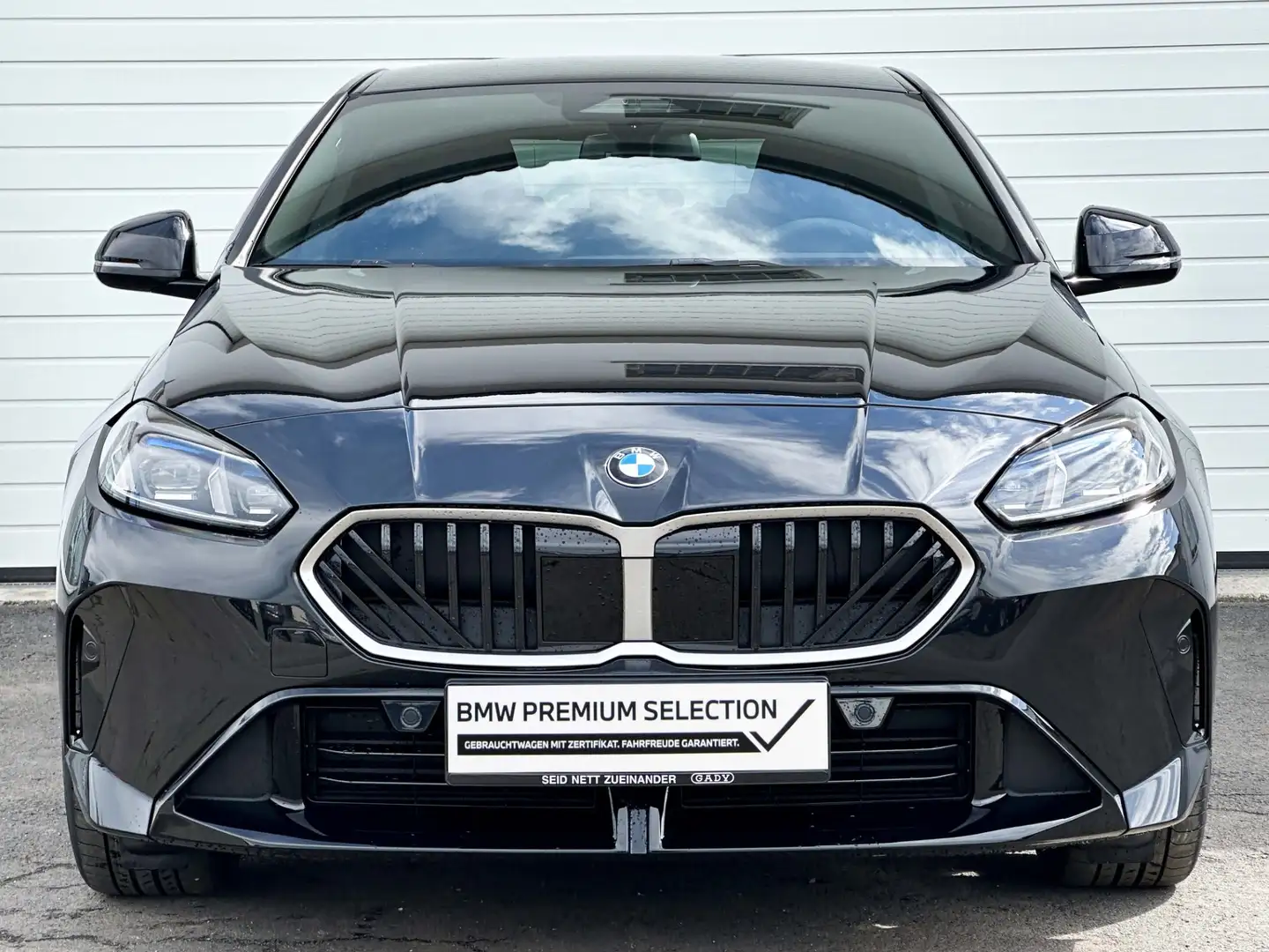 BMW 220 i M-Sportpaket Schwarz - 2