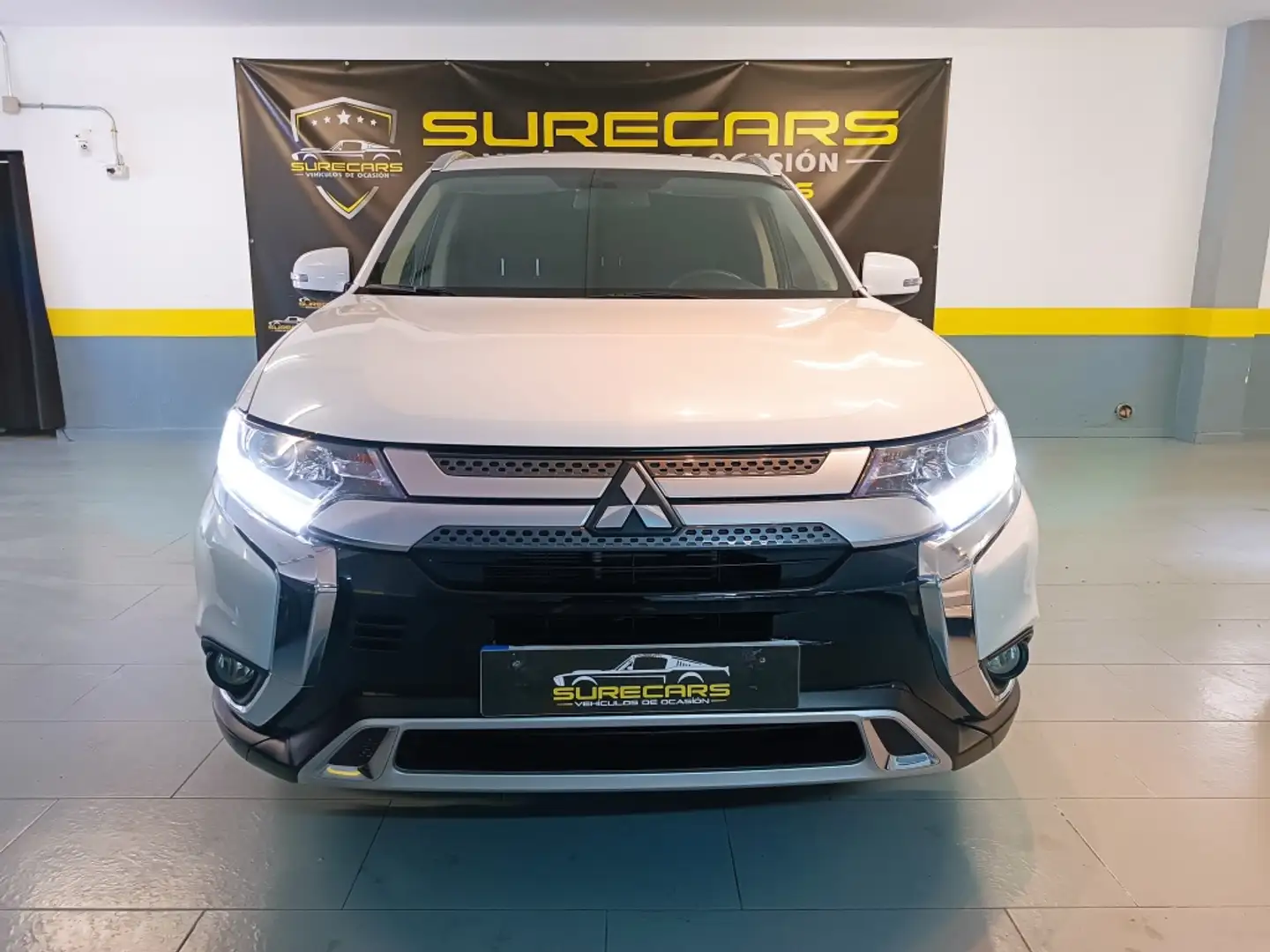 Mitsubishi Outlander 200 MPI Kaiteki 4WD CVT Weiß - 2