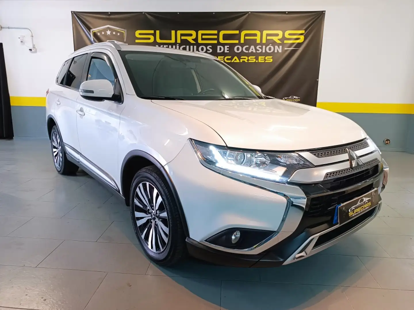 Mitsubishi Outlander 200 MPI Kaiteki 4WD CVT Weiß - 1