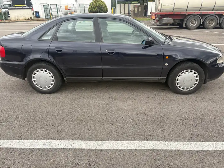Audi A4 1996, foto 2