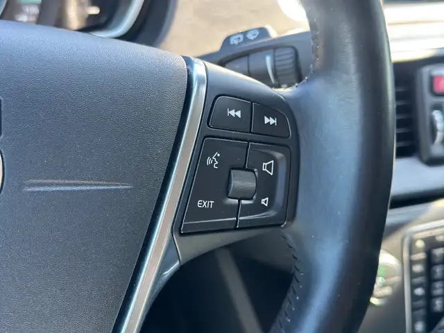 Volvo V40 view 17
