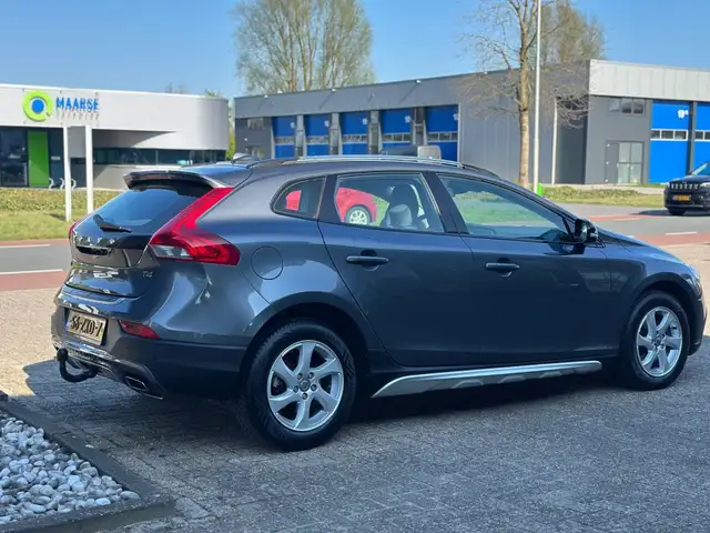 Volvo V40 view 4