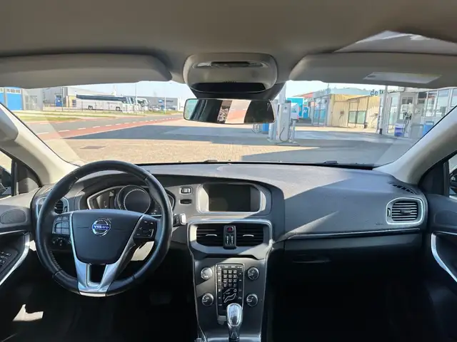 Volvo V40 view 13