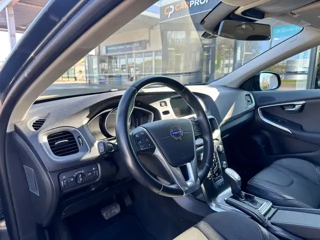 Volvo V40 view 12