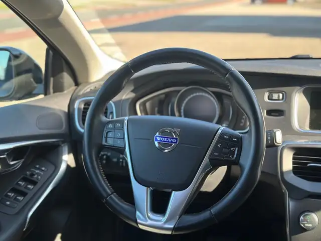 Volvo V40 view 15