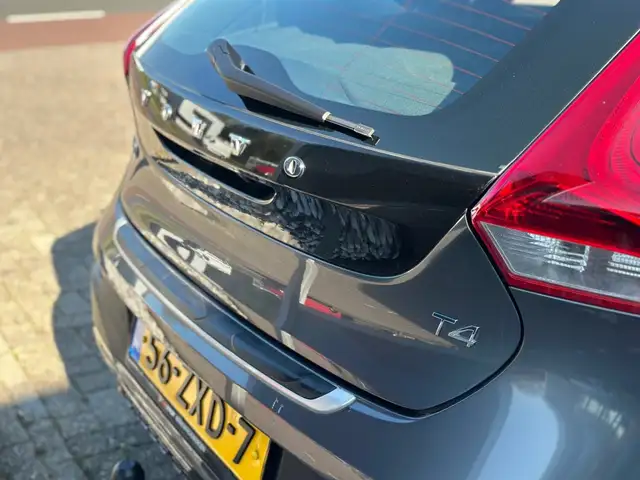 Volvo V40 view 5