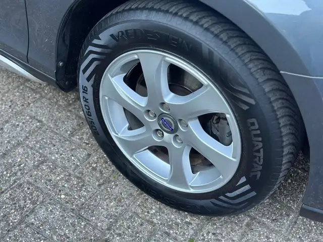 Volvo V40 view 9