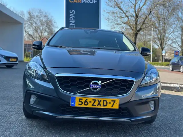 Volvo V40 view 2