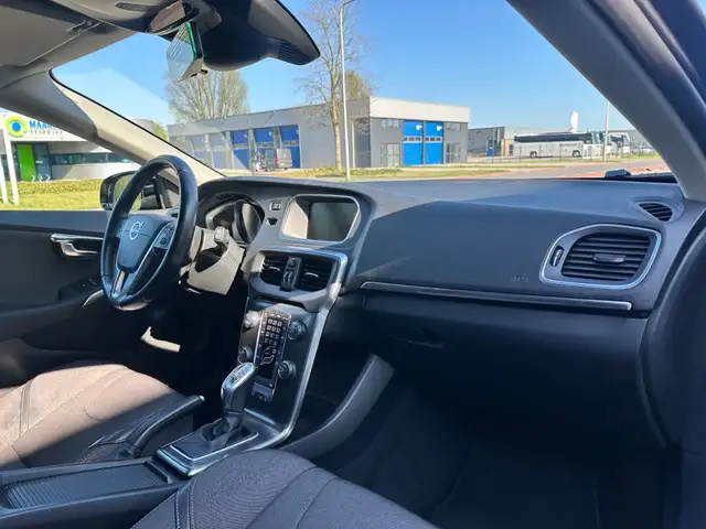 Volvo V40 view 14