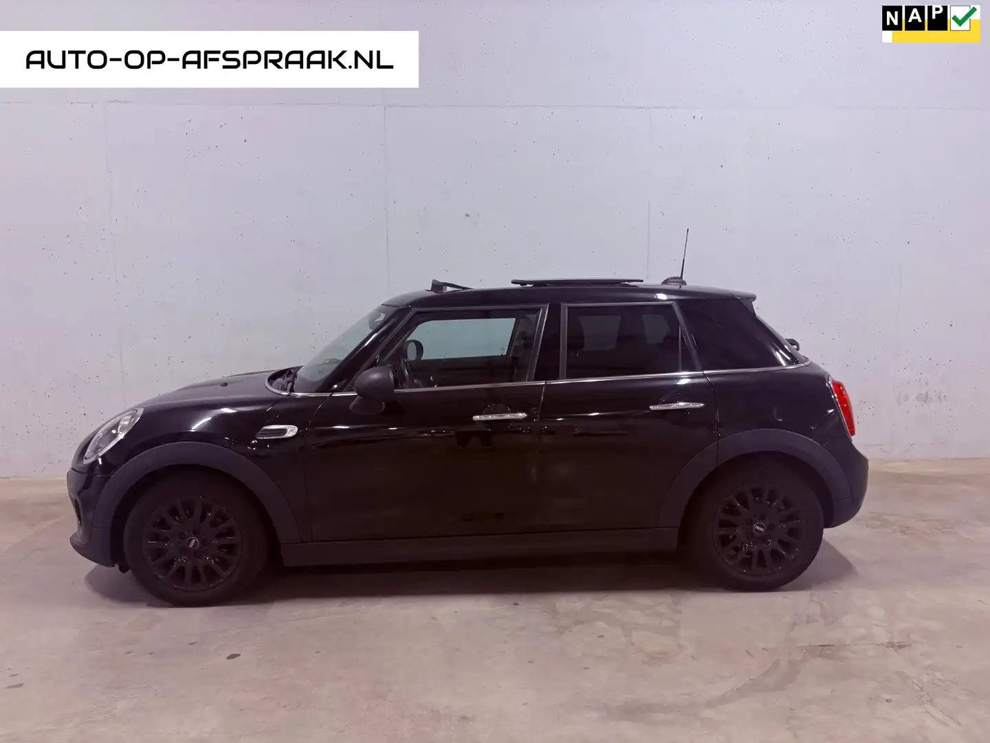 MINI Cooper Mini 1.5 Navi Panorama Dak PDC Cruise APK NAP Zwart - 1