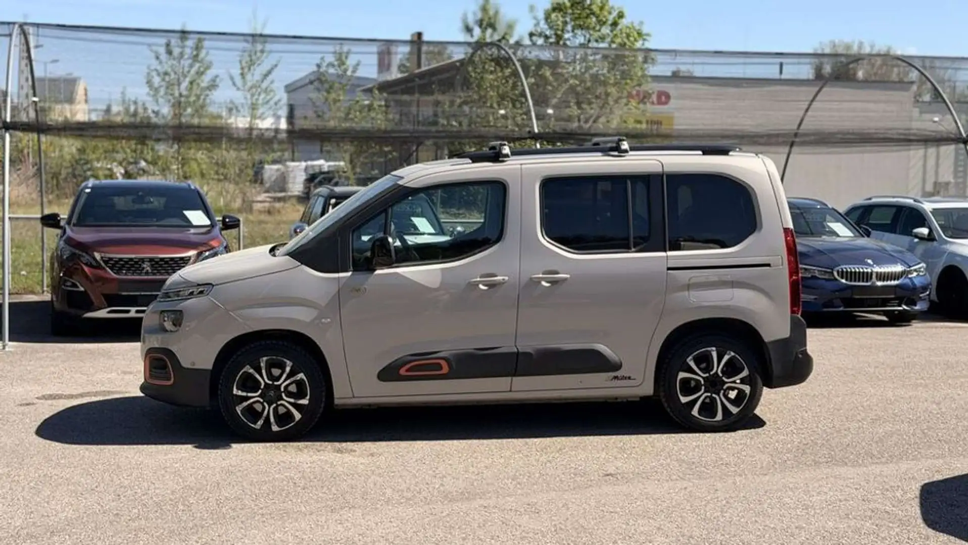 Citroen Berlingo Shine M XTR HD 130 **Panorama** Grau - 2