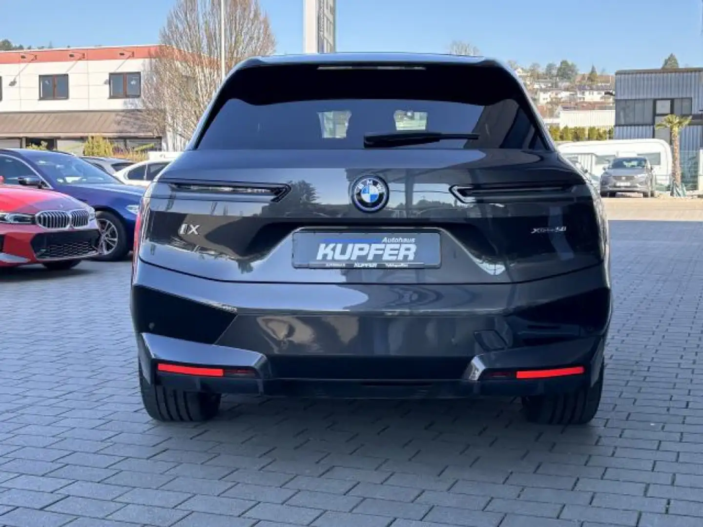 BMW iX xDrive50 Sportpak.AHK°22-LASER°PANO°Sitzbelü Gris - 1