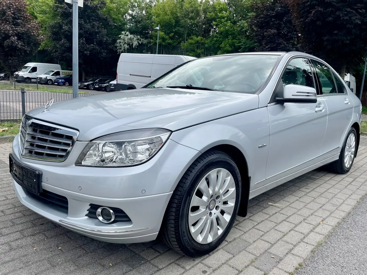 Mercedes-Benz C 180 C 180 CGI BlueEFFICIENCY Elegance/ 1Hand / Euro 5 Silber - 1