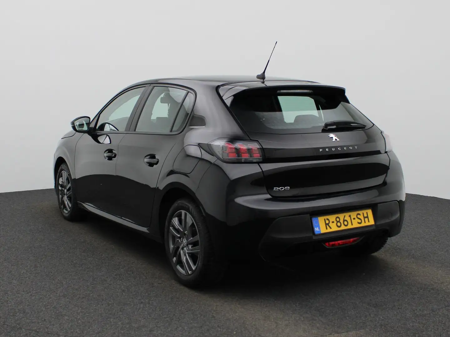 Peugeot 208 1.2 PureTech Active Pack | Navigatie | Apple Carpl Zwart - 2